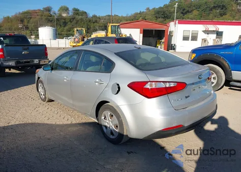 2015 Kia Forte Lx z USA, uszkodzony, nr VIN KNAFK4A68F5292407